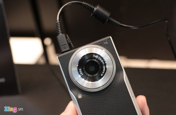 Smartphone lai máy ảnh dùng ống Leica từ Panasonic 7