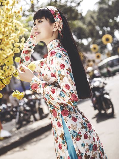 Á hậu Diễm Trang diện áo dài hoa đón Tết 2