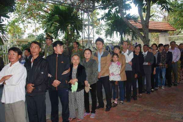 Hàng nghìn người tới viếng ông Nguyễn Bá Thanh tại nhà riêng 8