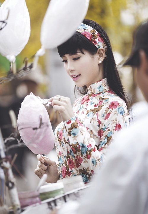 Á hậu Diễm Trang đẹp nền nã "khó cưỡng" với áo dài 30