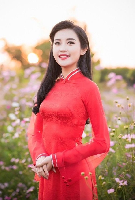Chọn áo dài du Xuân hợp mốt như mỹ nhân showbiz Việt 17