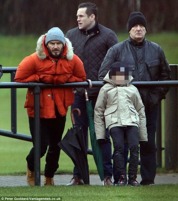 Beckham phấn khích xem con trai ghi bàn vào lưới Liverpool 5