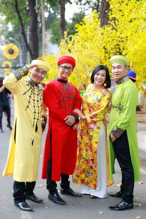 Phương Thanh mặc áo dài làm "phó nháy" cho nhóm MTV 27
