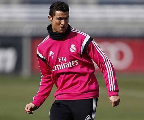 Ronaldo hào hứng tập luyện sau khi giải hạn bàn thắng 3