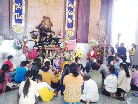 Thiền viện lớn nhất ĐBSCL tấp nập người tới lễ Phật cầu may 11