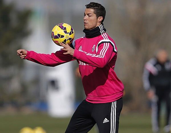 Ronaldo hào hứng tập luyện sau khi giải hạn bàn thắng 2