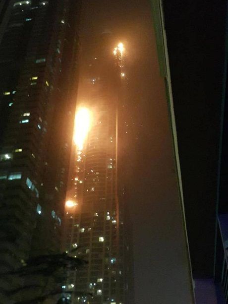 Cháy kinh hoàng tại tòa nhà chọc trời ở Dubai 6