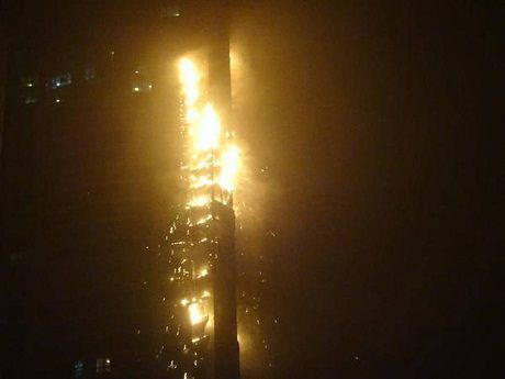 Cháy kinh hoàng tại tòa nhà chọc trời ở Dubai 3