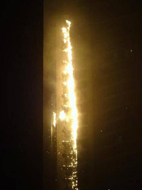 Cháy kinh hoàng tại tòa nhà chọc trời ở Dubai 2