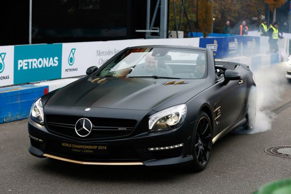 Mercedes-Benz SL63 AMG - Món quà cho nhà vô địch 11