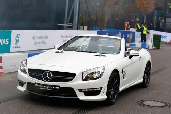 Mercedes-Benz SL63 AMG - Món quà cho nhà vô địch 12