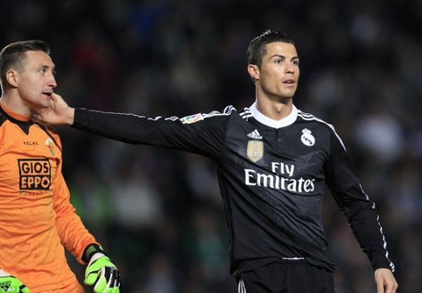 Ronaldo giúp Real nới rộng cách biệt với Barca lên 4 điểm 6