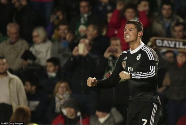 Ronaldo giúp Real nới rộng cách biệt với Barca lên 4 điểm 10