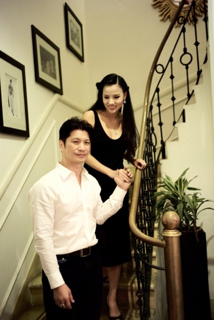 Dustin Nguyễn tình tứ với vợ siêu mẫu trong quán cafe 5