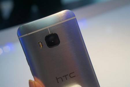 Cận cảnh smartphone thế hệ mới One M9 của HTC 5