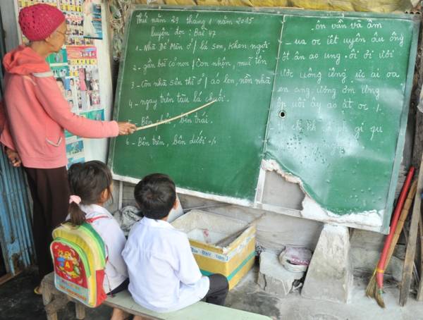 Cô giáo nghèo 18 năm dạy chữ miễn phí cho học trò vùng biên giới 2