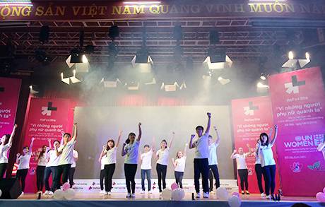 Sinh viên Việt chung tay vì “Những người phụ nữ quanh ta” 2