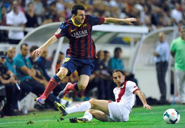 Messi giúp Barca lên ngôi đầu bằng chiến thắng 6 sao 14