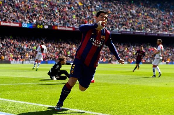 Messi giúp Barca lên ngôi đầu bằng chiến thắng 6 sao 6