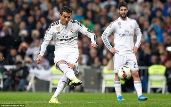 Ronaldo ghi bàn, Real vẫn bị Villarreal cầm hòa tại Bernabeu 2