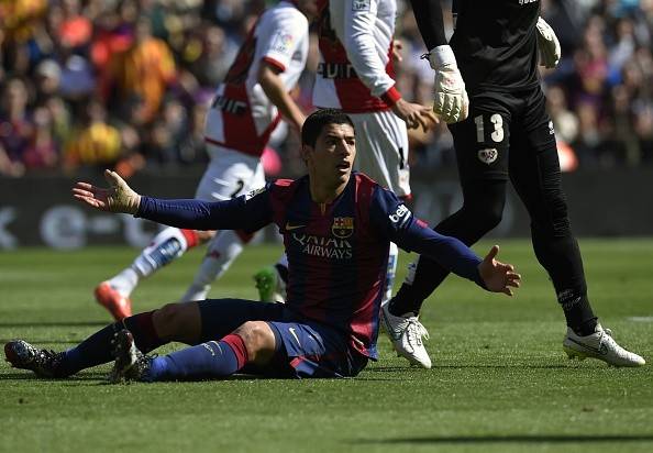Messi giúp Barca lên ngôi đầu bằng chiến thắng 6 sao 4