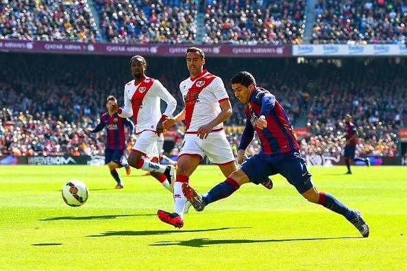 Messi giúp Barca lên ngôi đầu bằng chiến thắng 6 sao 7