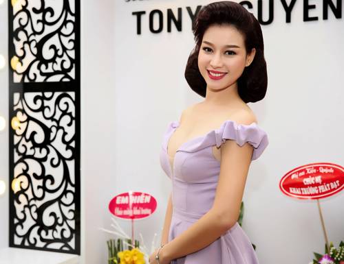 Hoa hậu Kỳ Duyên xuất hiện mũm mĩm trong sự kiện 27