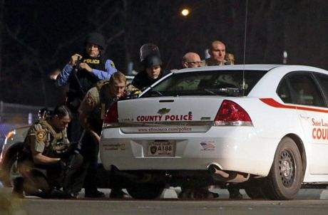 Mỹ: Biểu tình lại bùng phát tại Ferguson, 2 cảnh sát bị bắn 4