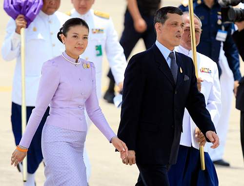 Cha mẹ cựu vương phi Thái Lan bị tuyên án tù 2