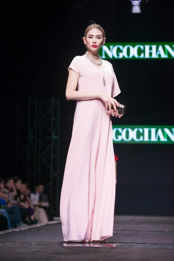 Hoa hậu Thùy Dung làm vedette BST của Ngọc Hân 2