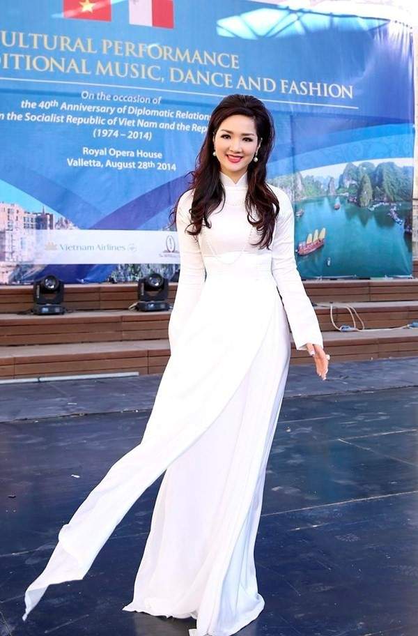 Người đẹp Việt chuộng mốt áo dài trắng dự sự kiện 6