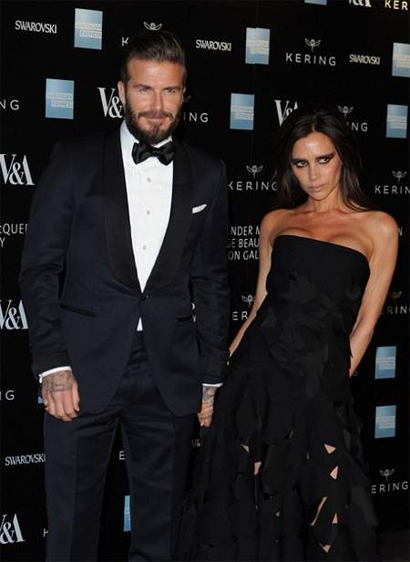 Victoria Beckham “kém tươi” bên chồng điển trai 4