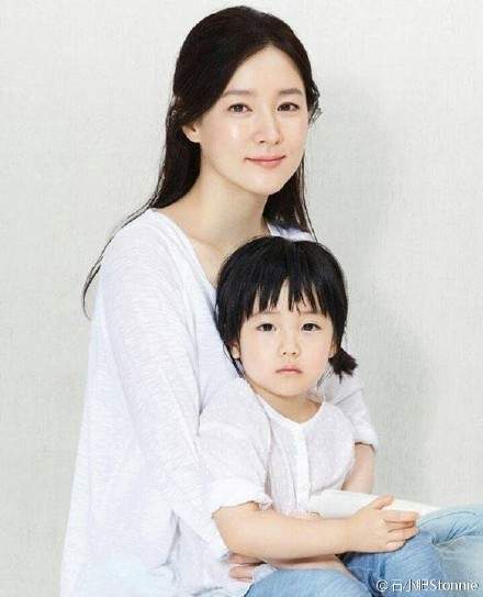 Con gái Lee Young Ae xinh đẹp di truyền từ mẹ 3