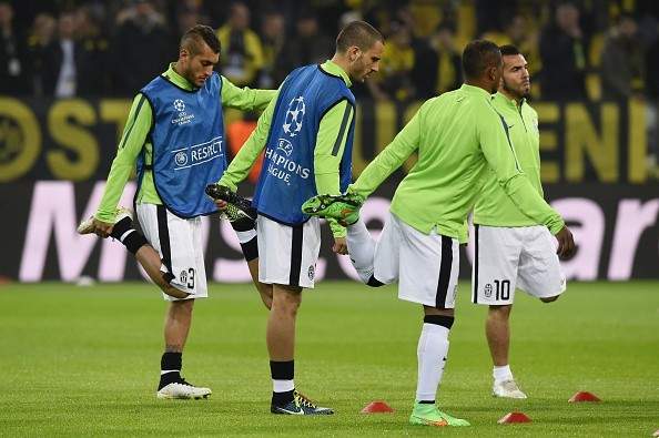 Dortmund 0–1 Juventus (H1): Tevez sút xa ghi bàn 7