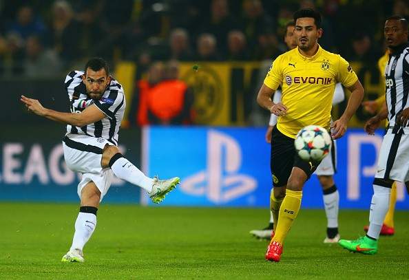Dortmund 0–1 Juventus (H1): Tevez sút xa ghi bàn 3