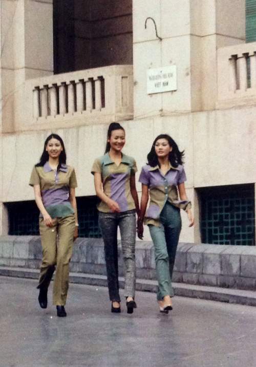 Lộ ảnh "độc" của 3 hoa hậu xinh đẹp 15 năm về trước 17