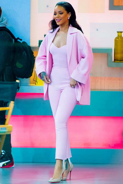 Rihanna đột nhiên phát cuồng với màu hồng 33
