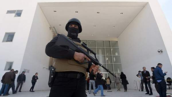 Tunisia bắt 9 nghi phạm vụ tấn công khủng bố tại bảo tàng 1