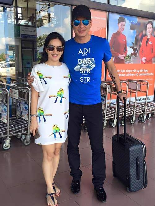 Vợ chồng Bình Minh - Anh Thơ tình cảm ở sân bay 6
