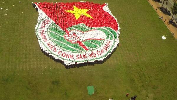 5.500 thanh niên xếp logo huy hiệu Đoàn, lập kỷ lục Việt Nam 2