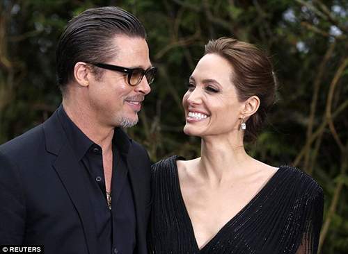 Ảnh làm mẫu năm 18 tuổi gây sốt của Angelina Jolie 6