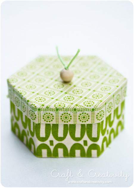Trang trí hộp quà bằng hạt cườm và giấy bọc đơn giản 4