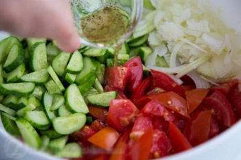 Cách làm salad dưa chuột cà chua giòn tan ngọt mát 7