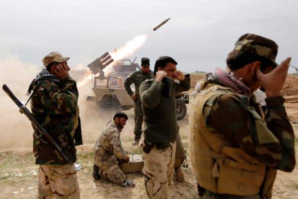 Mỹ ra tay gỡ thế bí cho lính Iraq tấn công IS 2