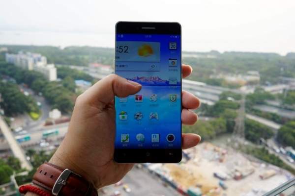 Smartphone Trung Quốc bắt đầu rộ trào lưu không viền 3