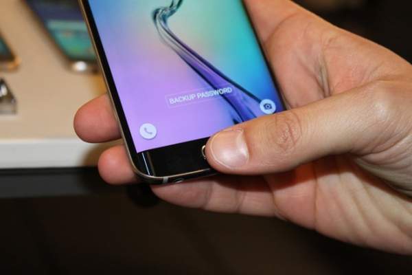 10 điều Galaxy S6 và S6 Edge làm tốt hơn iPhone 6 8