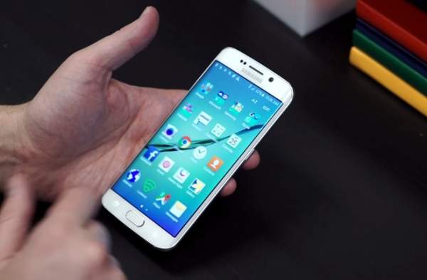 Mở hộp Samsung Galaxy S6 Edge vừa bán ở Mỹ 12