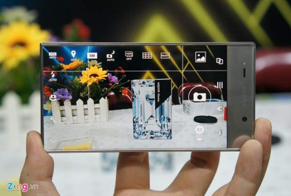 Smartphone không viền của Sharp về Việt Nam giá 7 triệu 13
