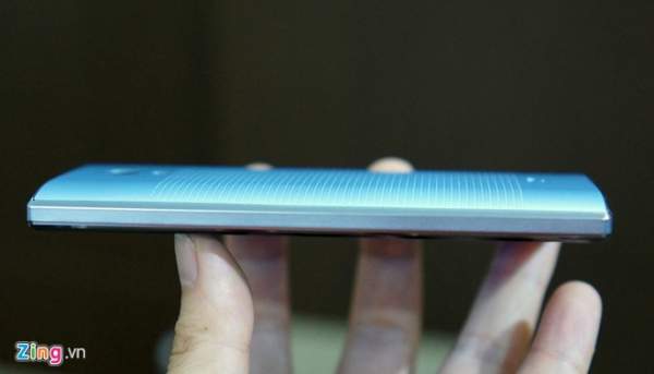 Smartphone không viền của Sharp về Việt Nam giá 7 triệu 6
