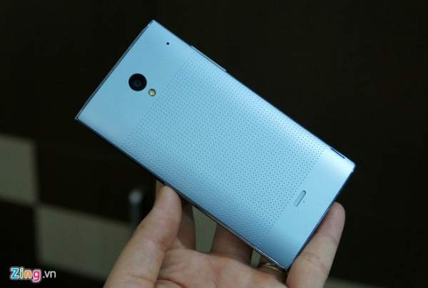 Smartphone không viền của Sharp về Việt Nam giá 7 triệu 5